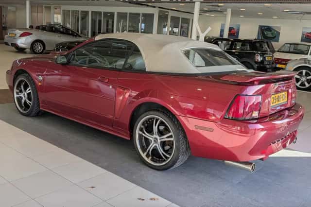 Ford Mustang (2004) thumbnail 3