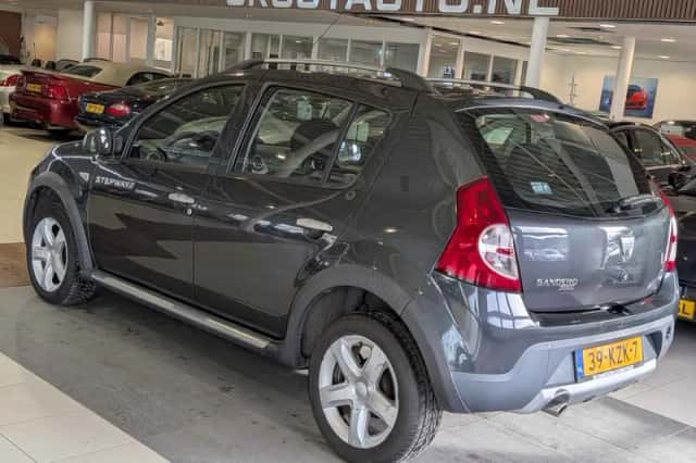 Dacia Sandero (2010) thumbnail 3