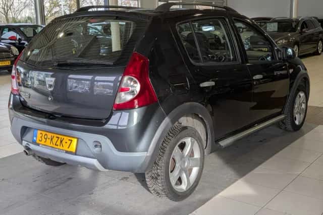 Dacia Sandero (2010) thumbnail 4