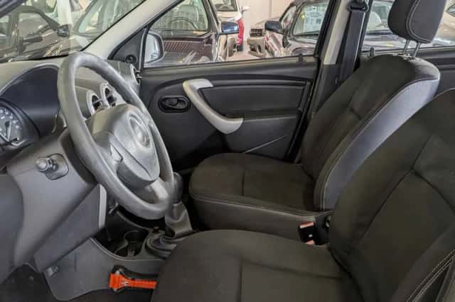 Dacia Sandero (2010) thumbnail 6