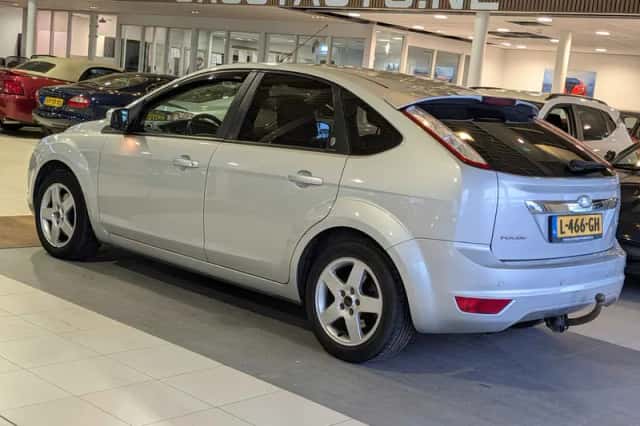 Ford Focus (2008) thumbnail 3