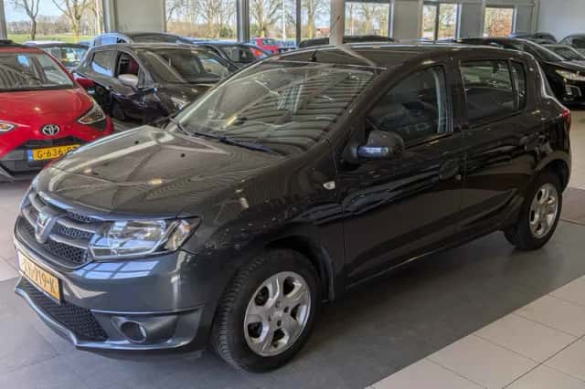 Dacia Sandero (2016) thumbnail 2