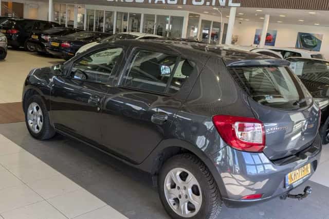 Dacia Sandero (2016) thumbnail 3