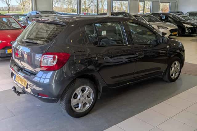 Dacia Sandero (2016) thumbnail 4