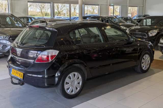 Opel Astra (2004) thumbnail 4