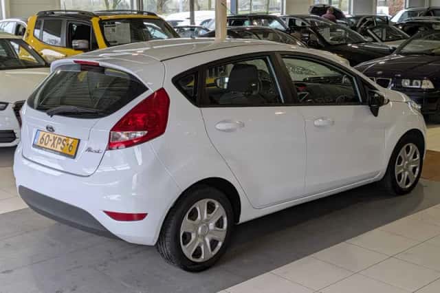 Ford Fiesta (2012) thumbnail 4