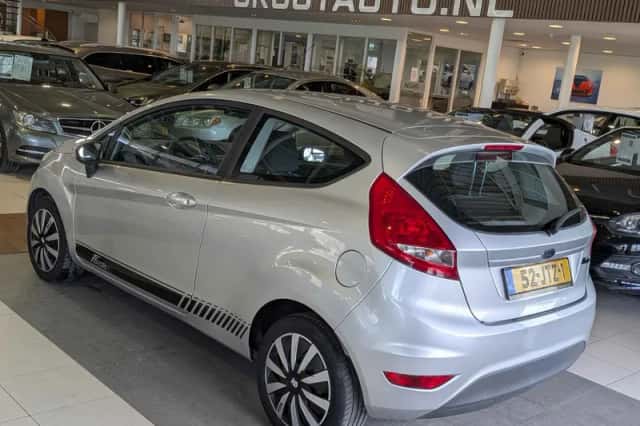 Ford Fiesta (2009) thumbnail 3