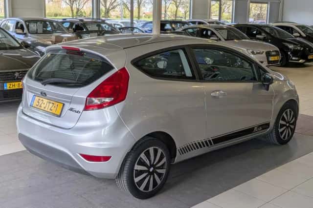 Ford Fiesta (2009) thumbnail 4