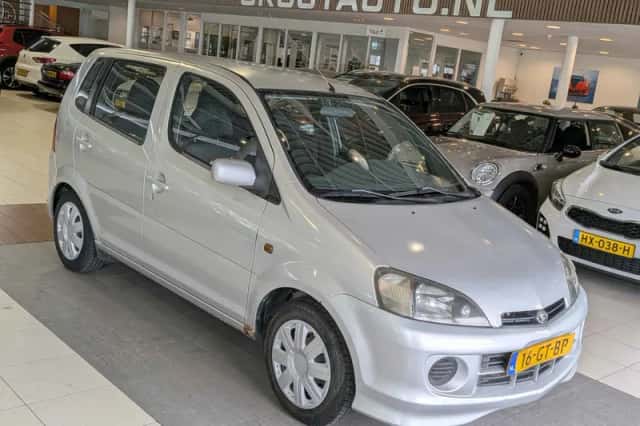 Daihatsu YRV (2001) thumbnail 1