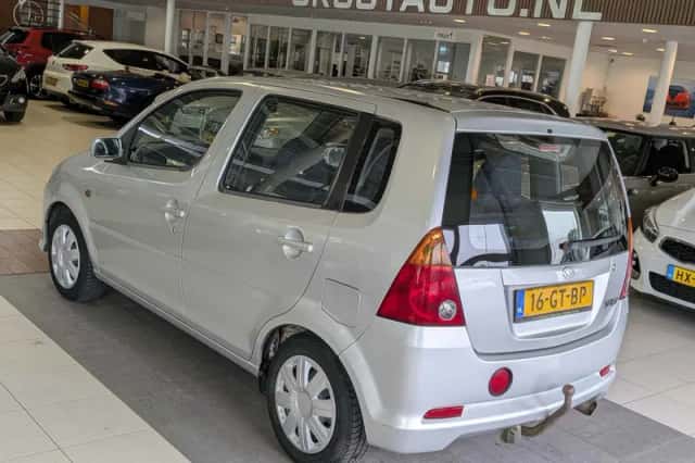 Daihatsu YRV (2001) thumbnail 3