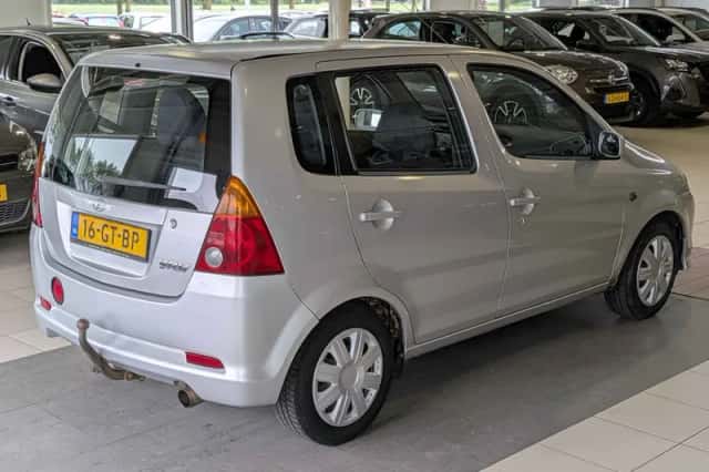 Daihatsu YRV (2001) thumbnail 4