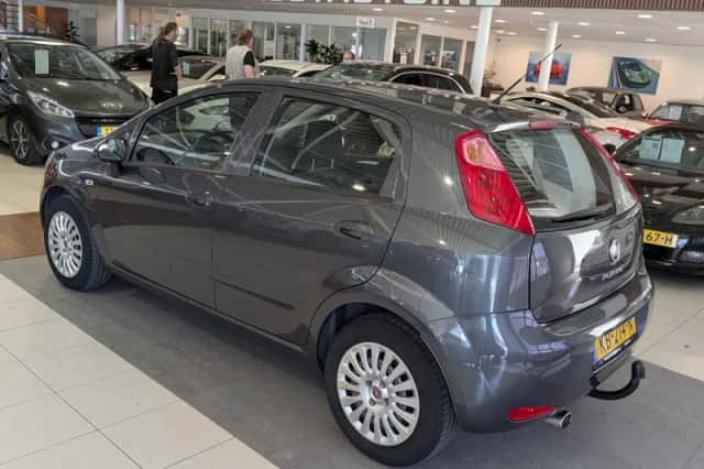 Fiat Punto (2016) thumbnail 3
