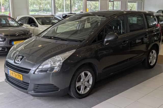 Peugeot 5008 (2013) thumbnail 2