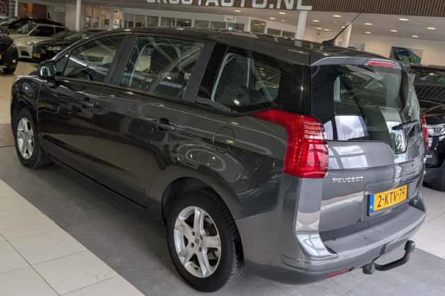 Peugeot 5008 (2013) thumbnail 3