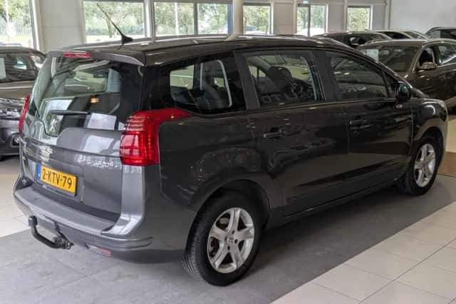 Peugeot 5008 (2013) thumbnail 4