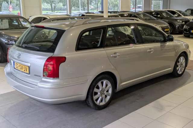 Toyota Avensis (2006) thumbnail 4