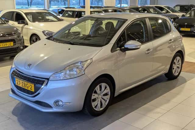 Peugeot 208 (2012) thumbnail 2
