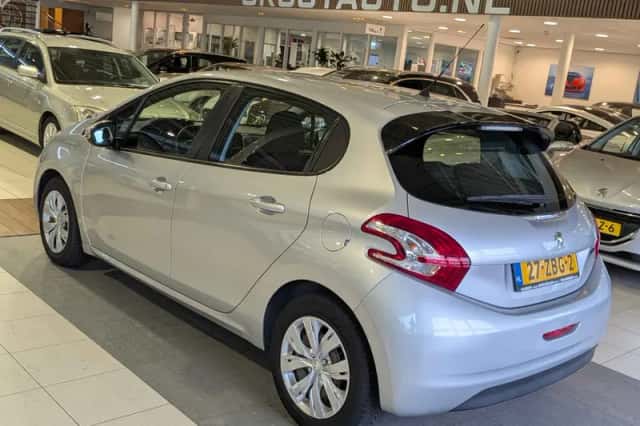 Peugeot 208 (2012) thumbnail 3