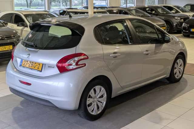 Peugeot 208 (2012) thumbnail 4