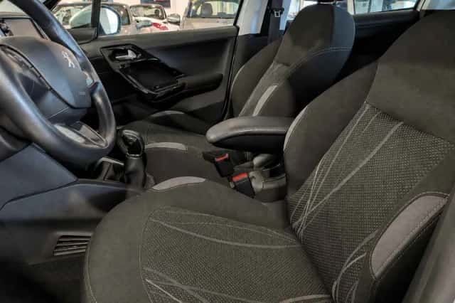 Peugeot 208 (2012) thumbnail 6