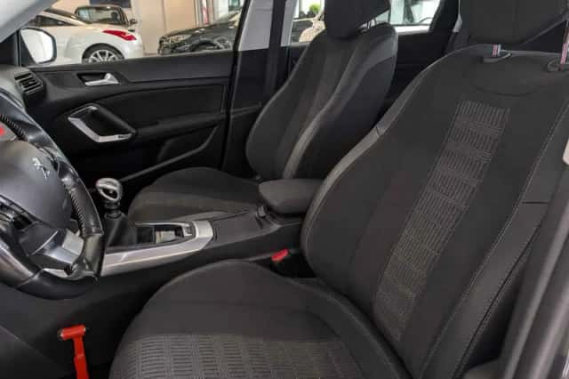 Peugeot 308 (2018) thumbnail 6