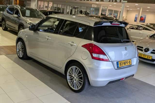 Suzuki Swift (2010) thumbnail 3