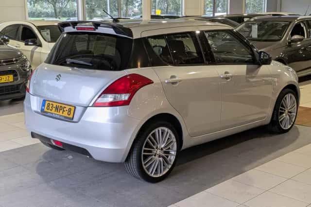 Suzuki Swift (2010) thumbnail 4
