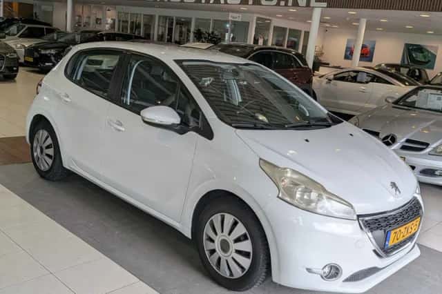 Peugeot 208 (2012) thumbnail 1