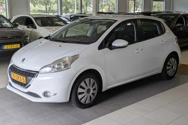 Peugeot 208 (2012) thumbnail 2