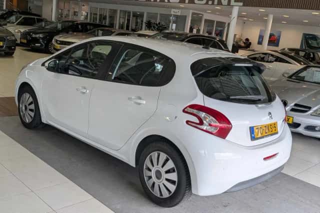 Peugeot 208 (2012) thumbnail 3