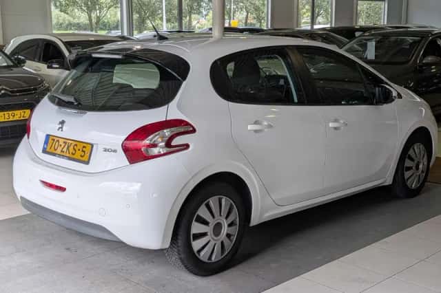 Peugeot 208 (2012) thumbnail 4