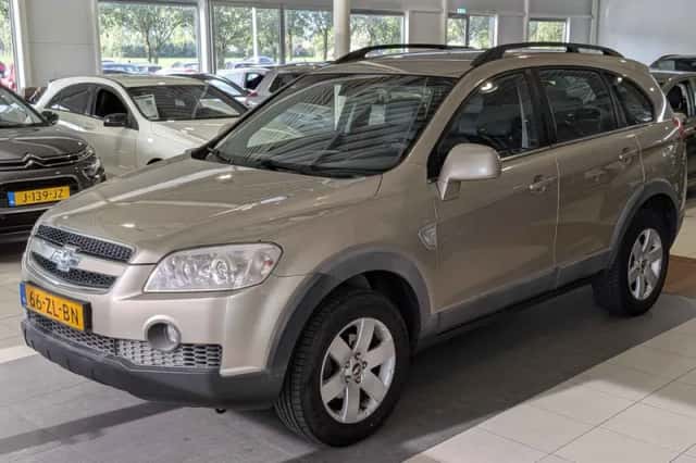 Chevrolet Captiva (2008) thumbnail 2