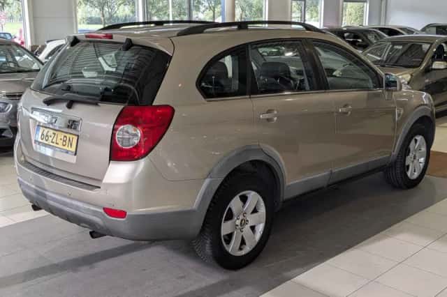 Chevrolet Captiva (2008) thumbnail 4