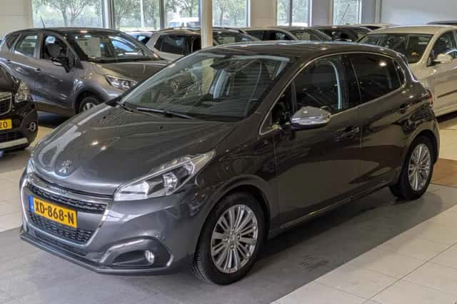 Peugeot 208 (2018) thumbnail 2