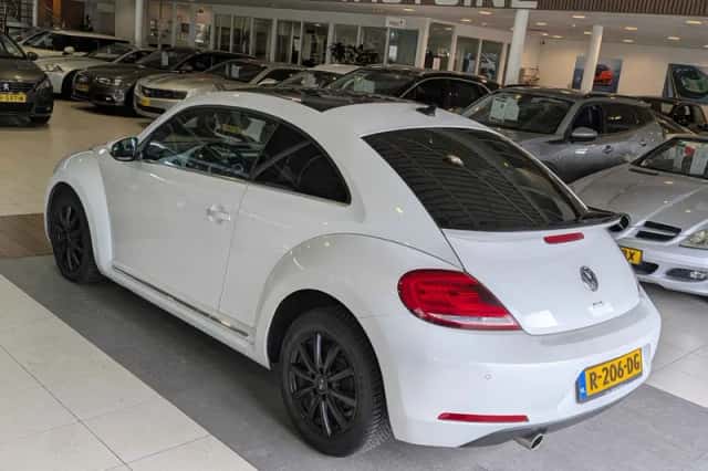 Volkswagen Beetle (2013) thumbnail 3