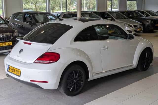 Volkswagen Beetle (2013) thumbnail 4