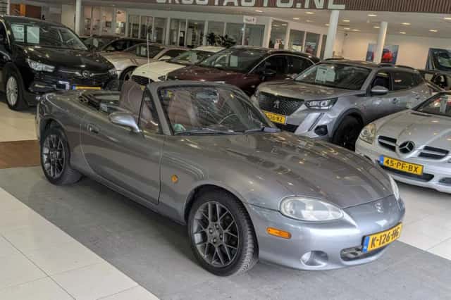 Mazda MX-5 (2002) thumbnail 1