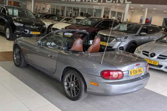 Mazda MX-5 (2002) thumbnail 3