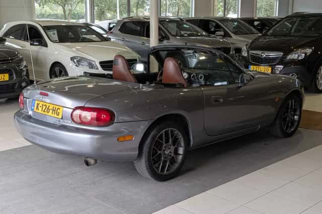 Mazda MX-5 (2002) thumbnail 4