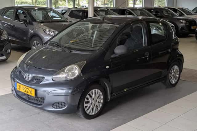 Toyota Aygo (2011) thumbnail 2