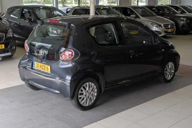 Toyota Aygo (2011) thumbnail 4