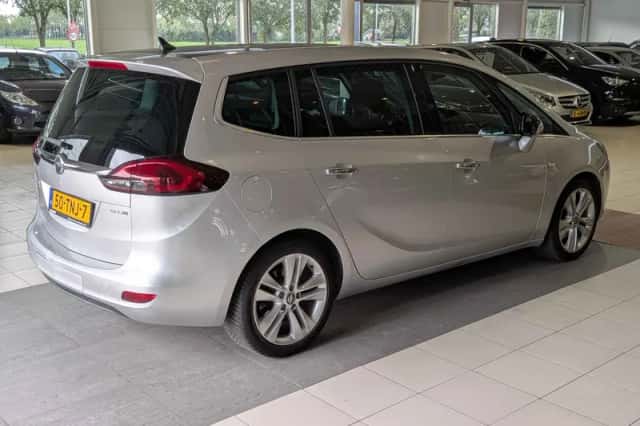 Opel Zafira (2012) thumbnail 4