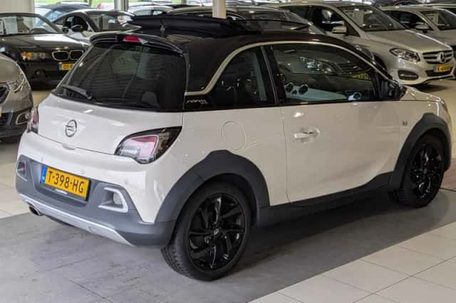 Opel Adam (2015) thumbnail 4