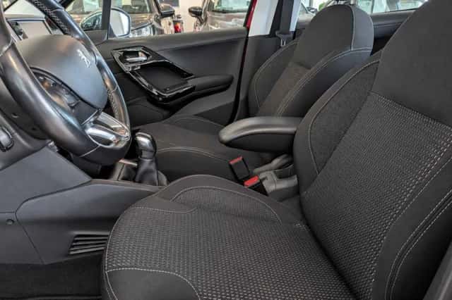 Peugeot 208 (2016) thumbnail 6