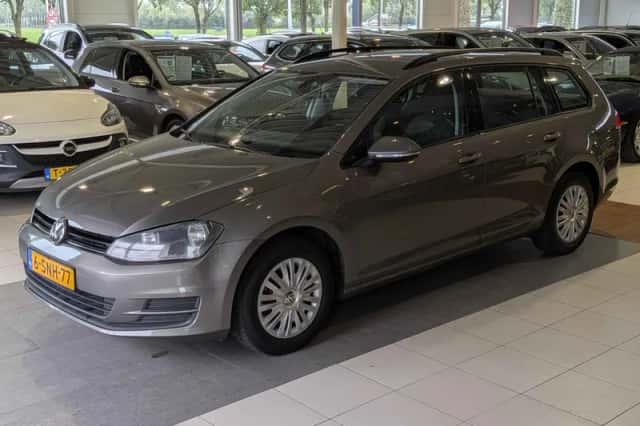 Volkswagen Golf (2013) thumbnail 2