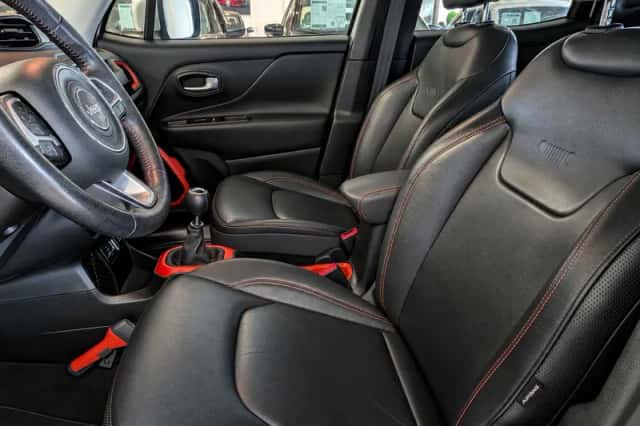 Jeep Renegade (2015) thumbnail 6