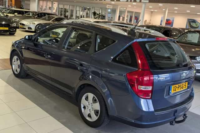 Kia Ceed (2011) thumbnail 3