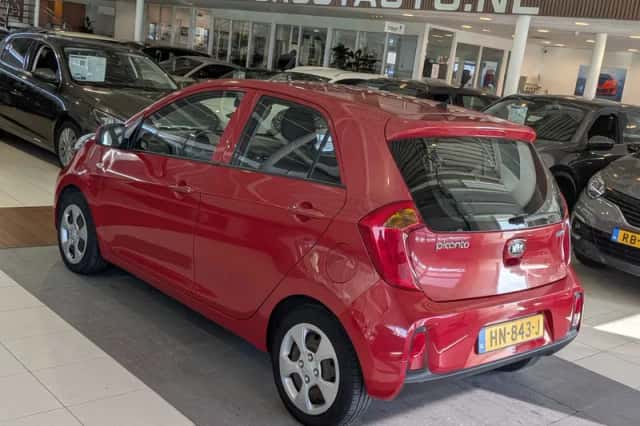 Kia Picanto (2016) thumbnail 3