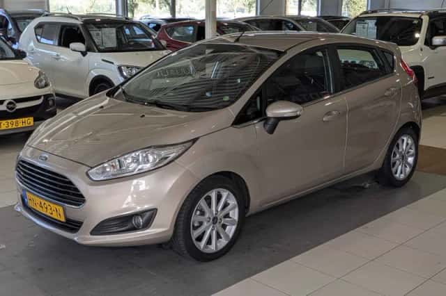 Ford Fiesta (2015) thumbnail 2