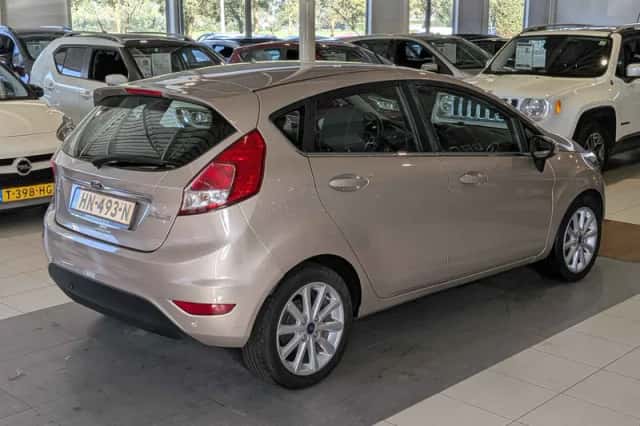 Ford Fiesta (2015) thumbnail 3